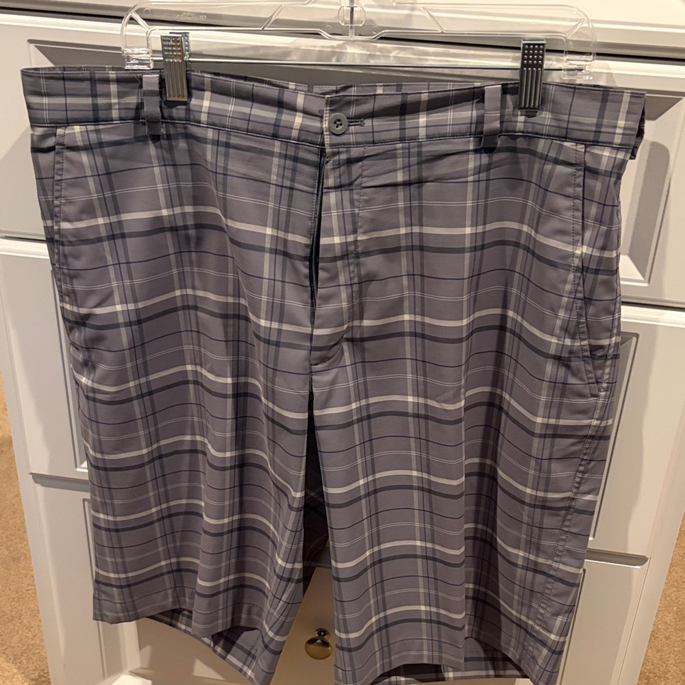 Men’s Gray Plaid Golf Shorts